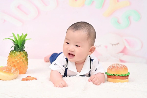 招远宝宝在妈妈肚子里
